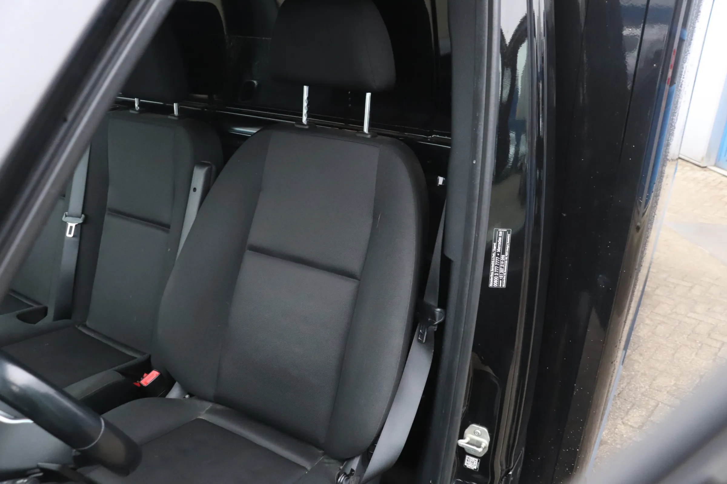 Mercedes-Benz Sprinter fullscreen 9
