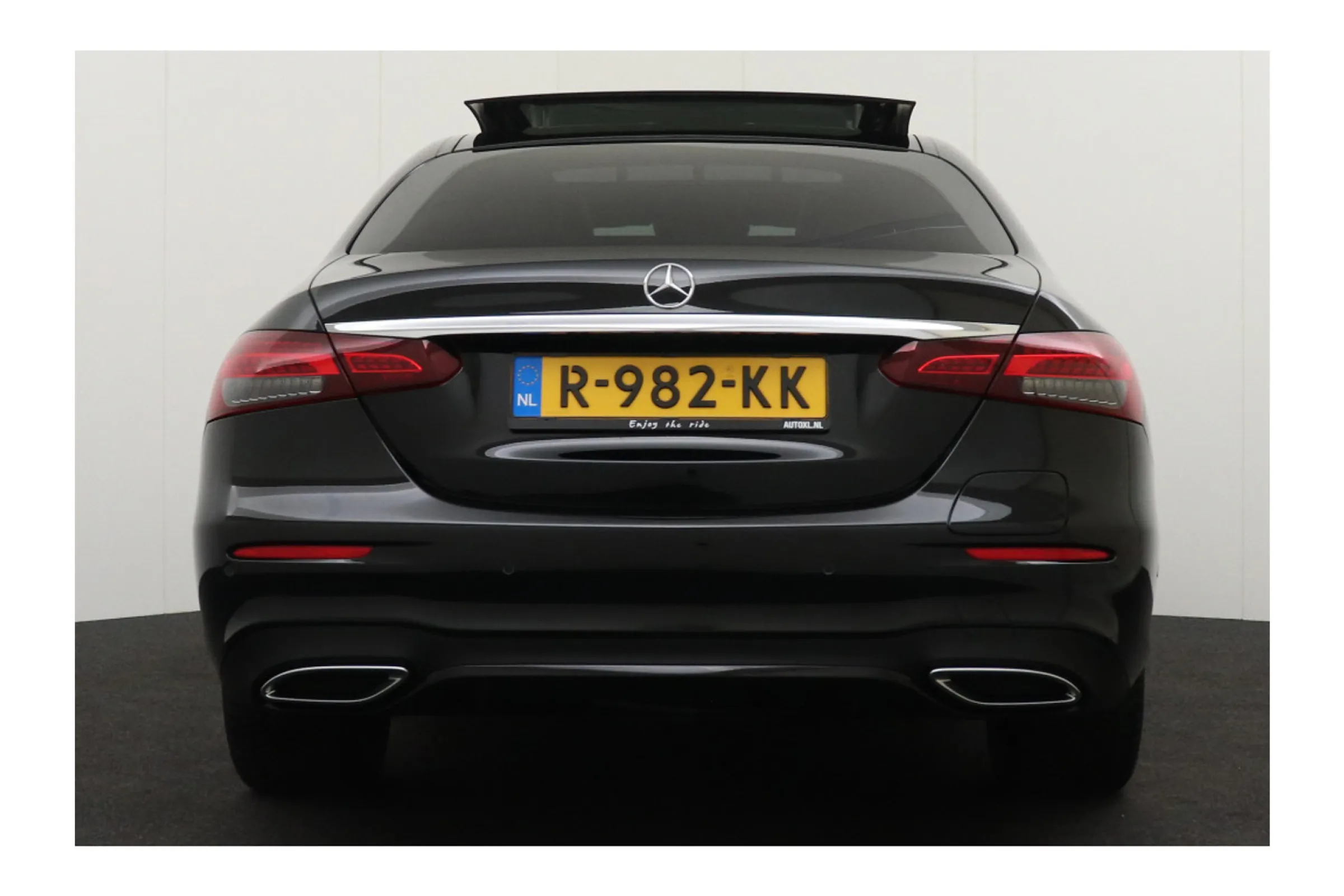 Mercedes-Benz E-Klasse fullscreen 4