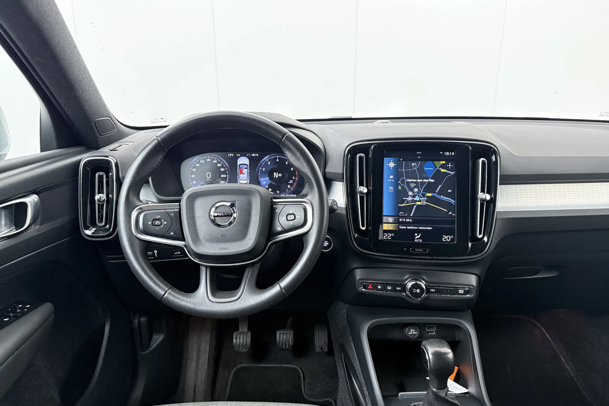 Volvo XC40 fullscreen 8
