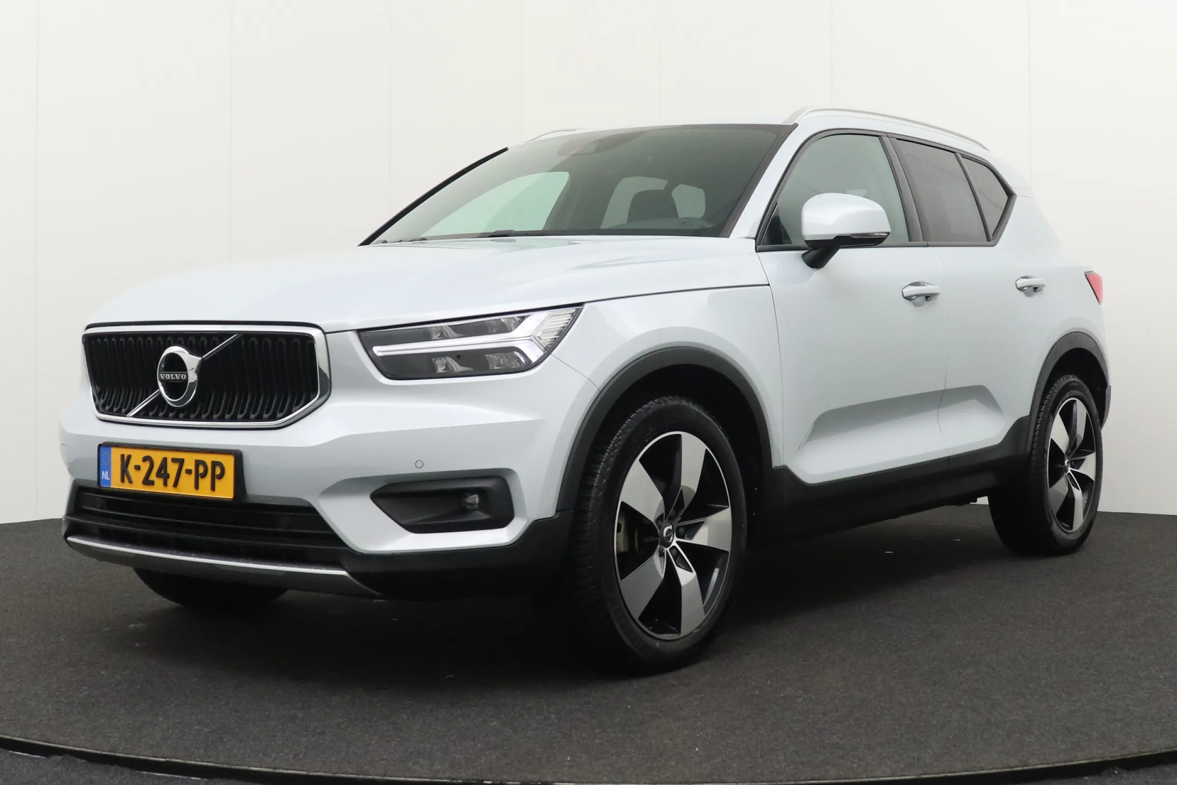 Volvo XC40 fullscreen 1