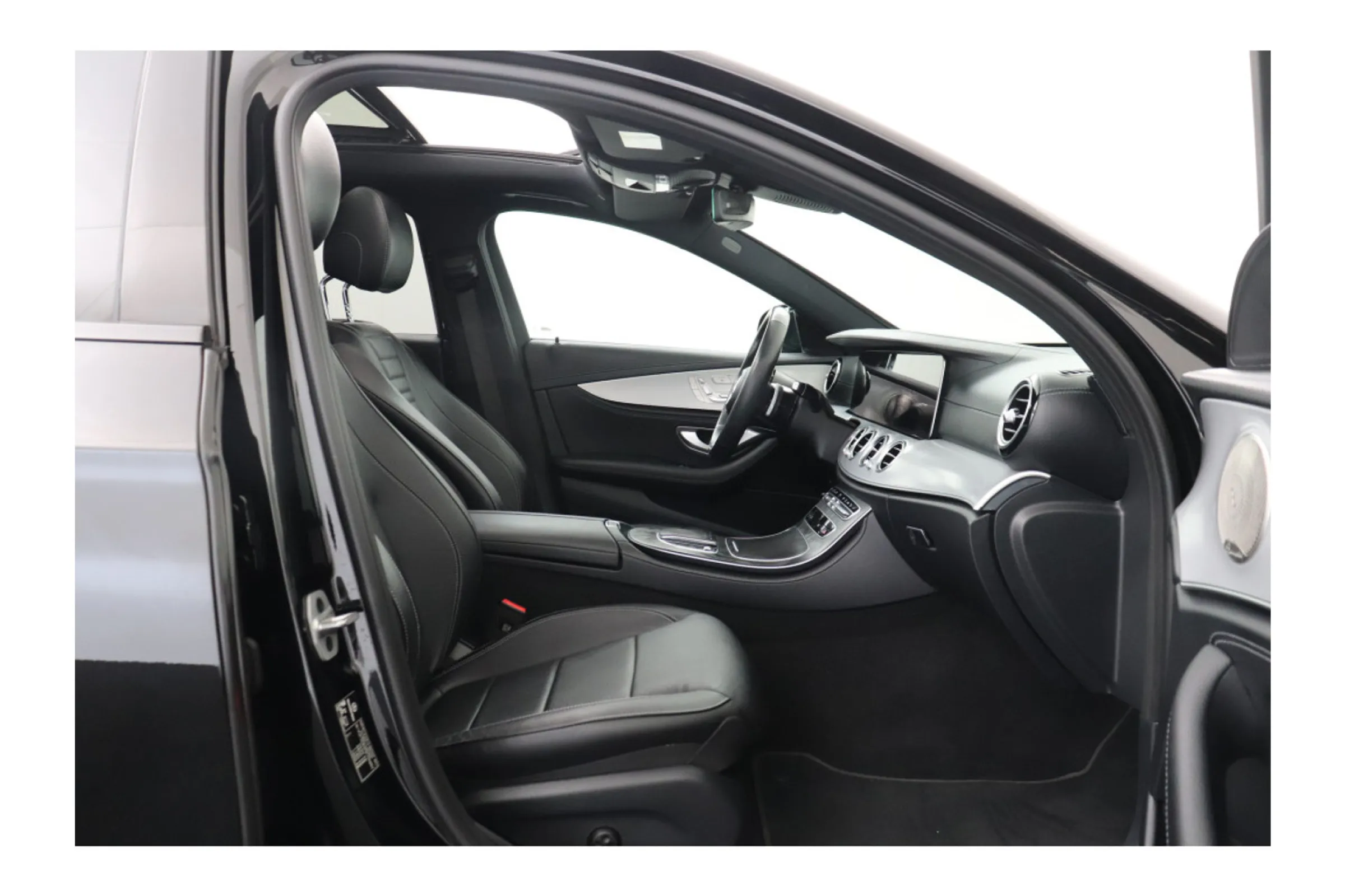 Mercedes-Benz E-Klasse fullscreen 15