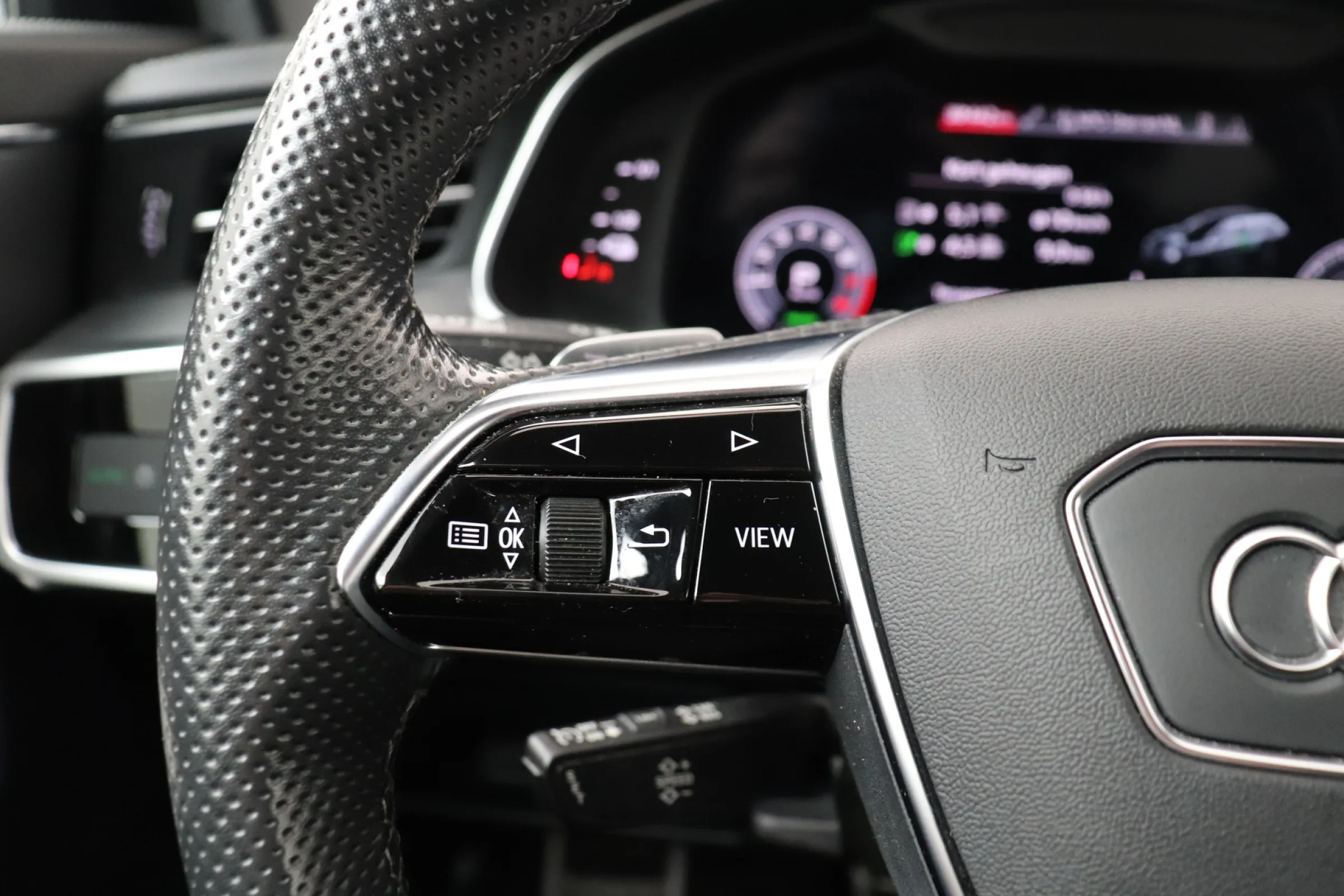 Audi A6 fullscreen 20