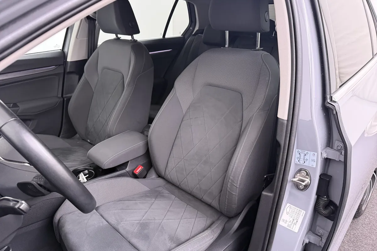 Volkswagen Golf 9