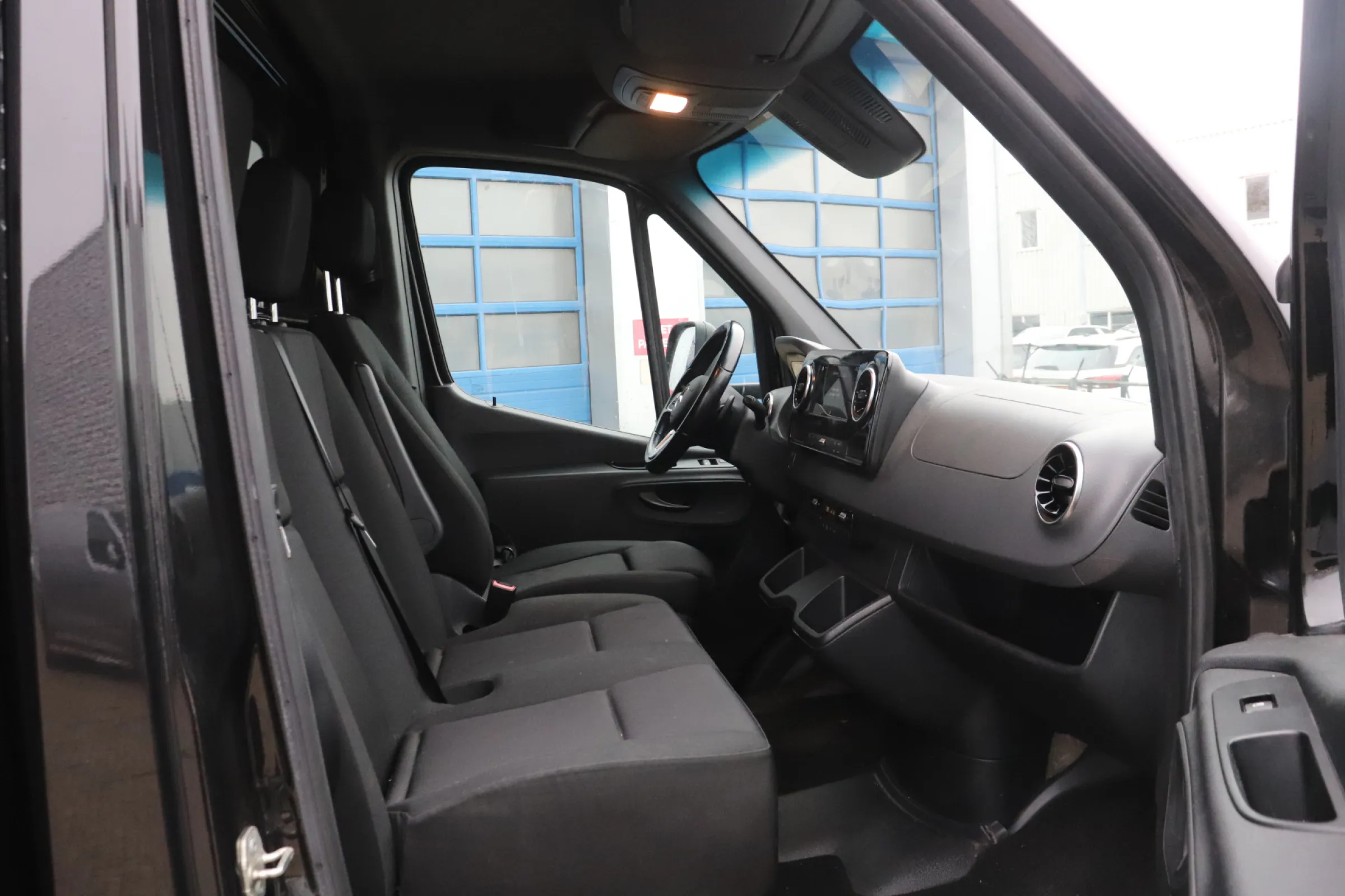 Mercedes-Benz Sprinter fullscreen 17