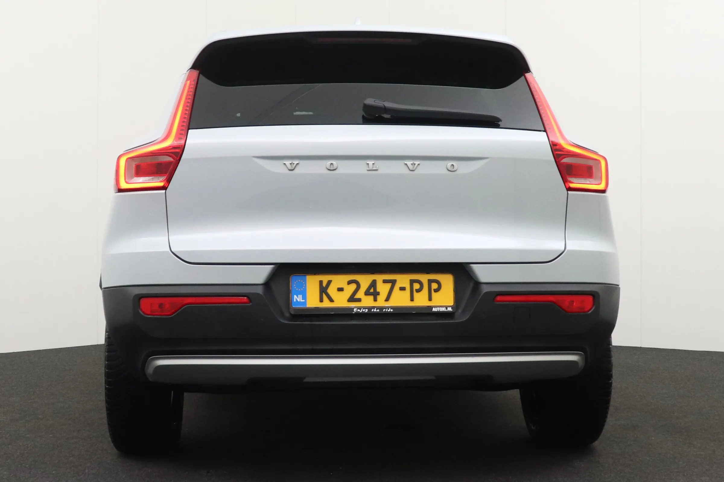 Volvo XC40 fullscreen 4