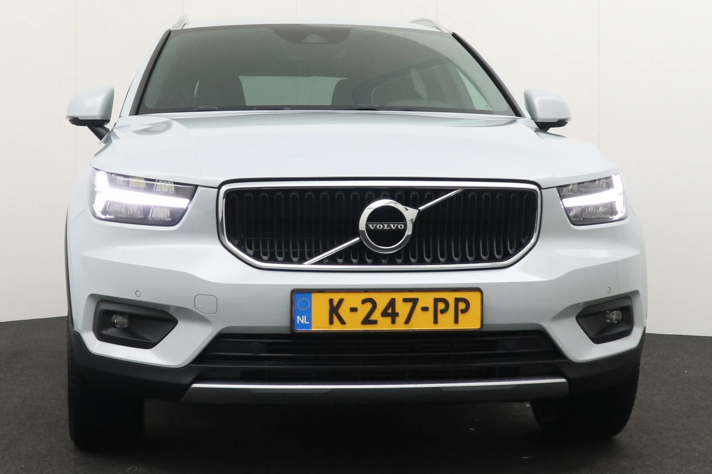 Volvo XC40 fullscreen 3