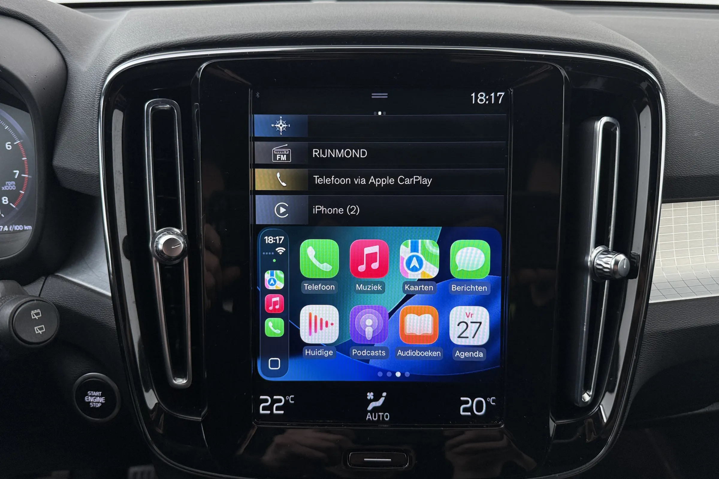 Volvo XC40 fullscreen 22