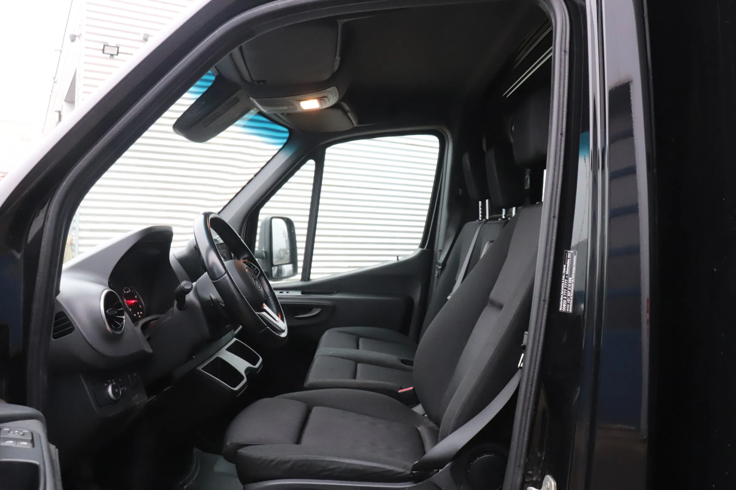 Mercedes-Benz Sprinter fullscreen 8