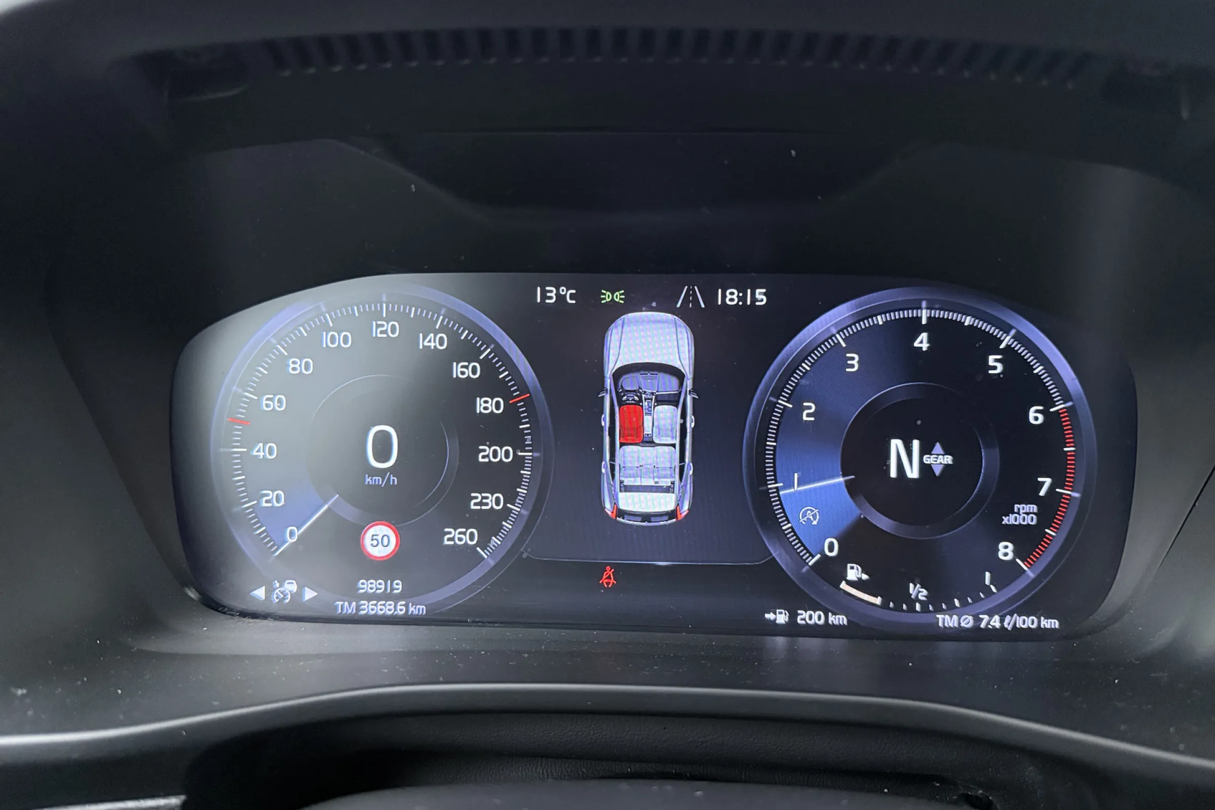 Volvo XC40 fullscreen 18