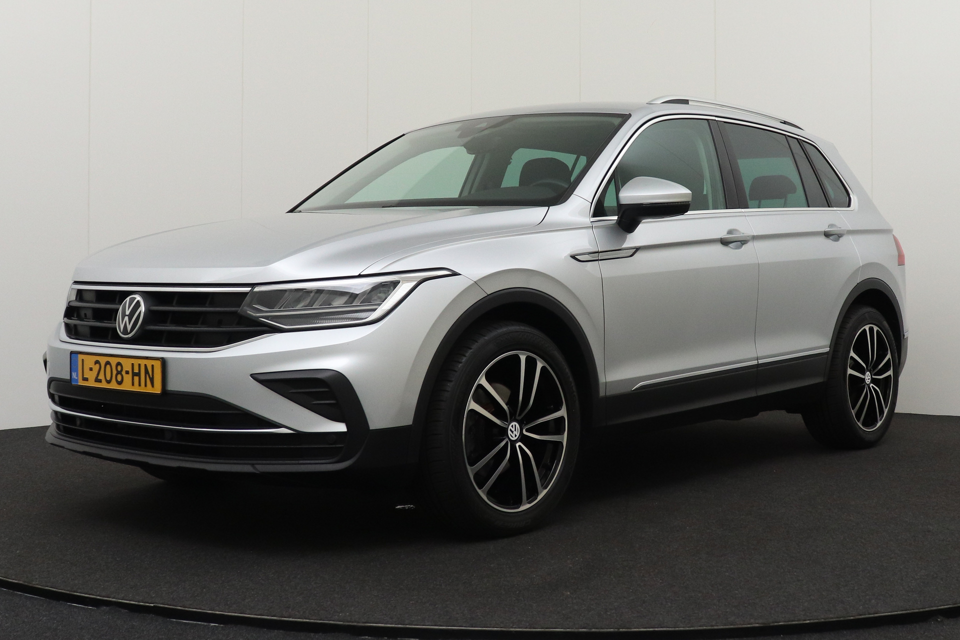 Volkswagen Tiguan 1