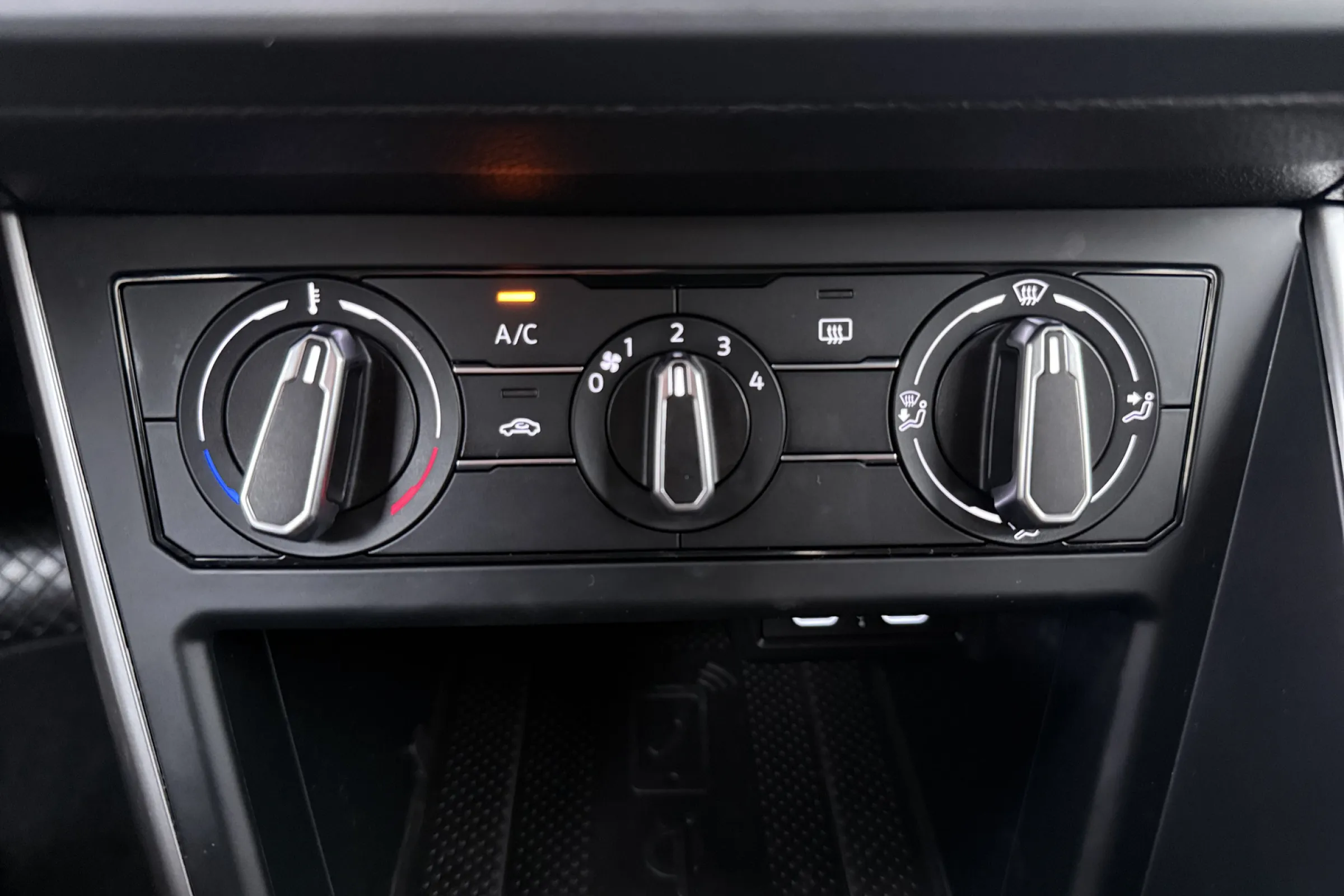 Volkswagen Polo fullscreen 25