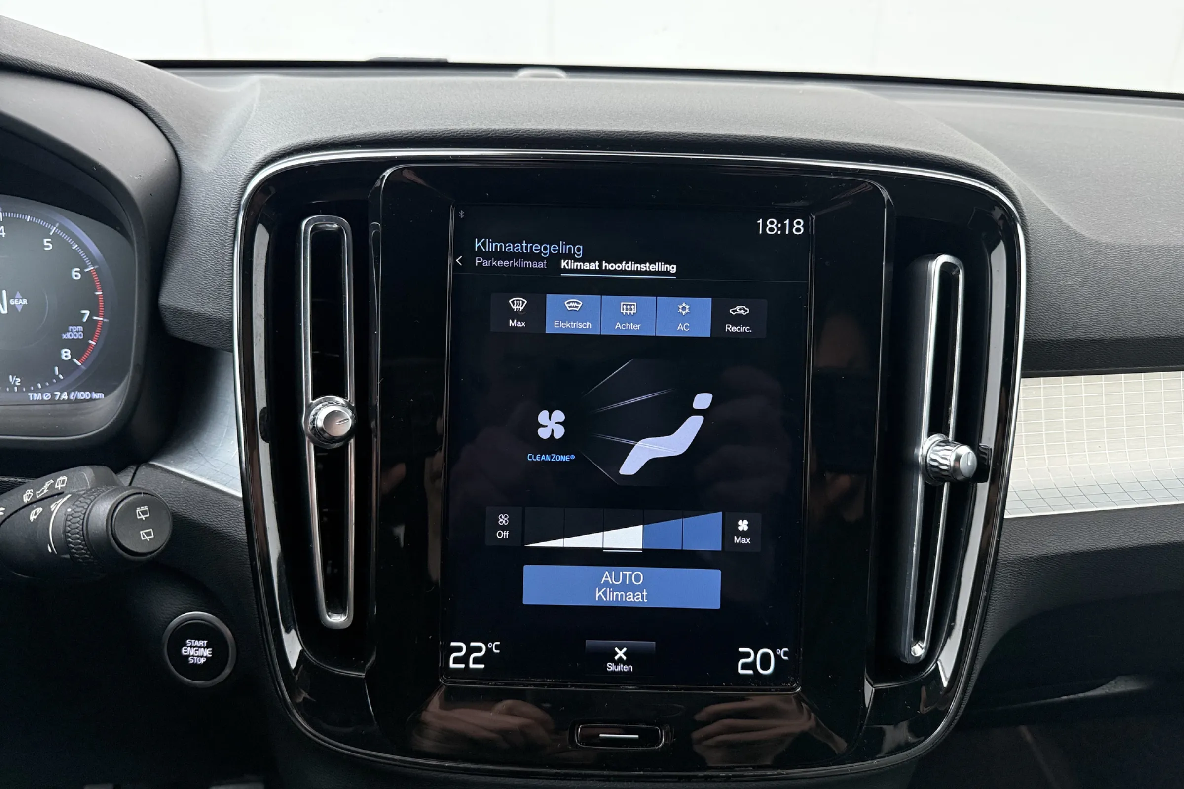 Volvo XC40 fullscreen 25
