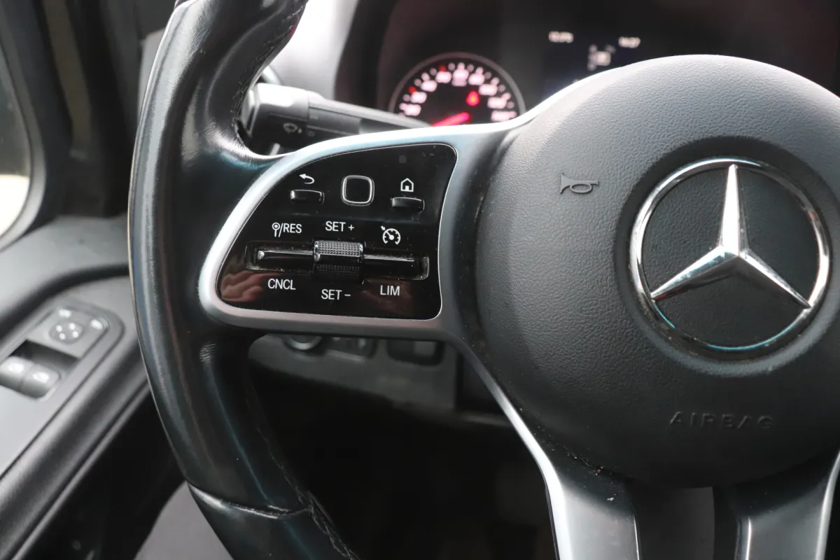 Mercedes-Benz Sprinter 11