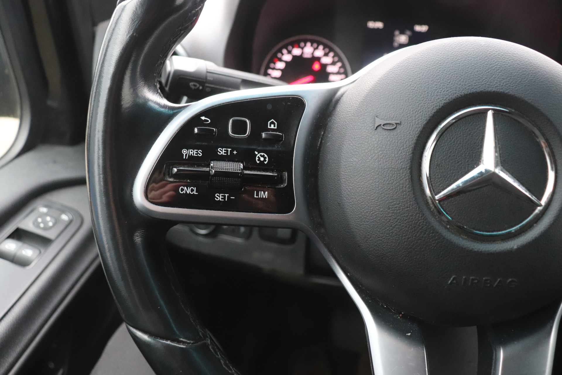 Mercedes-Benz Sprinter 11